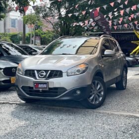 NISSAN QASHQAI EXCLUSIVE 4×4 AT