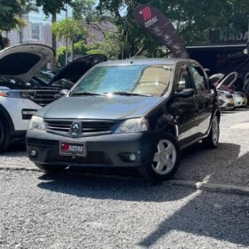 RENAULT LOGAN FAMILIER 1.4 MT SEDAN