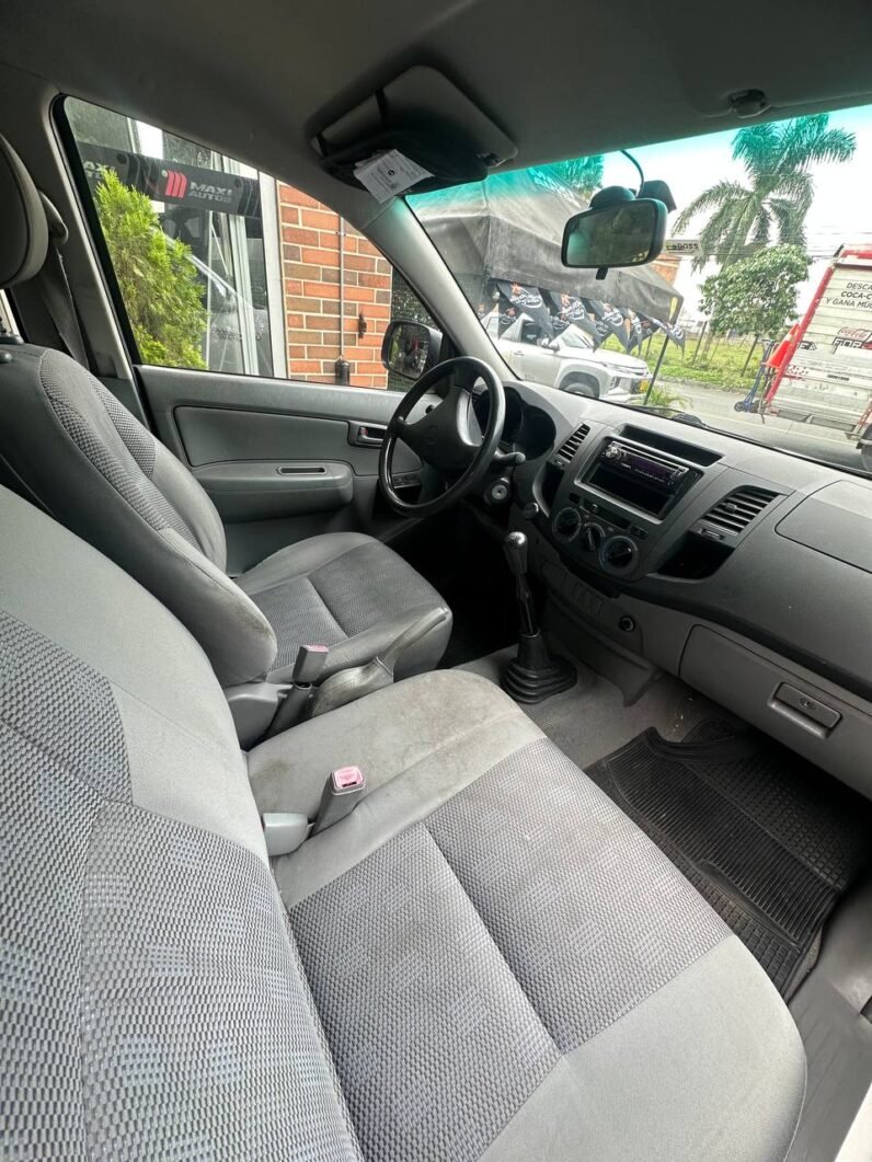 
								TOYOTA HILUX DC 2.7L MT 4×2 GASOLINA full									