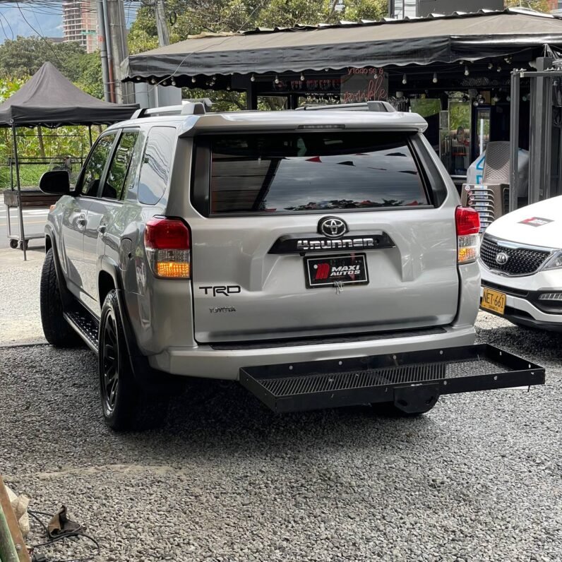 
								TOYOTA 4RUNNER SR5 4.0 AT 4X4 full									