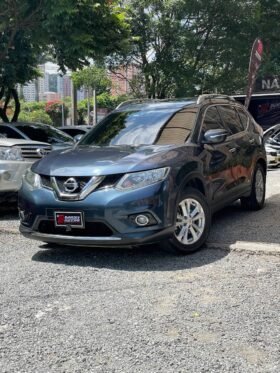 NISSAN X-TRAIL ADVANCE 2.5L AT 4×2 7PTOS.