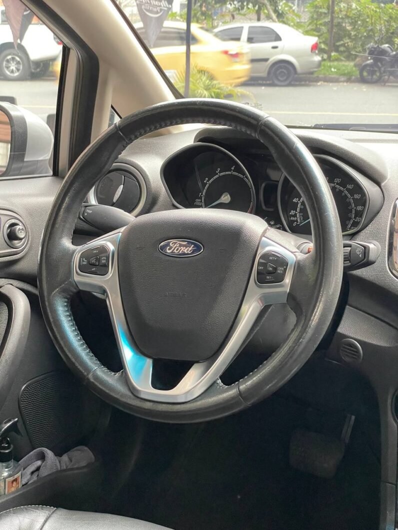 
								FORD FIESTA TITANIUM AT 1.6 full									