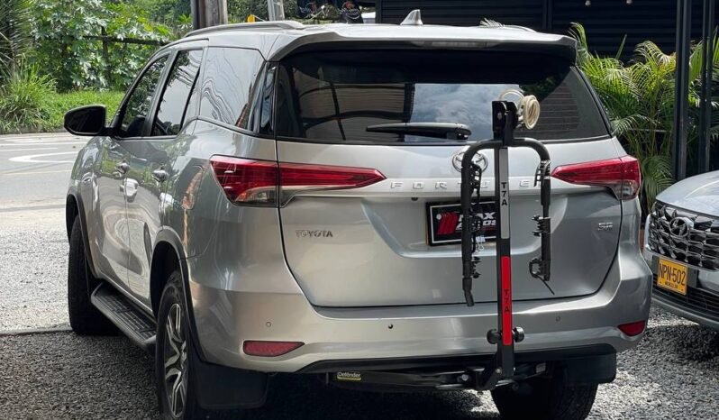 
								TOYOTA FORTUNER SR5 AT DIESEL 4X2 full									