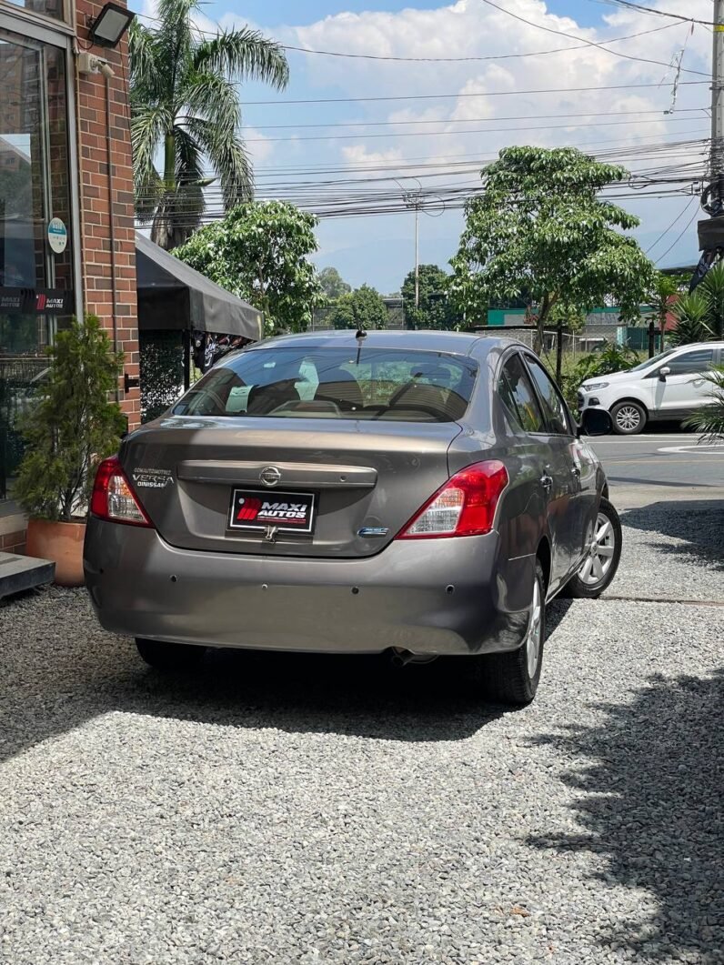 
								NISSAN VERSA ADVANCE MT 1.6 SD full									