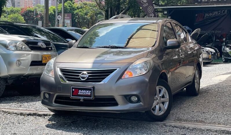 
								NISSAN VERSA ADVANCE MT 1.6 SD full									