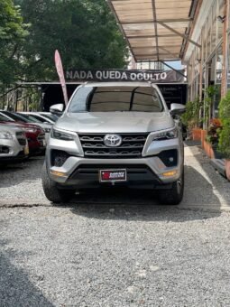 TOYOTA FORTUNER SR5 AT DIESEL 4X2