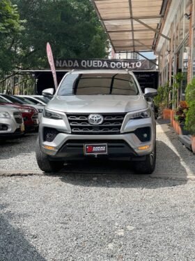 TOYOTA FORTUNER SR5 AT DIESEL 4X2