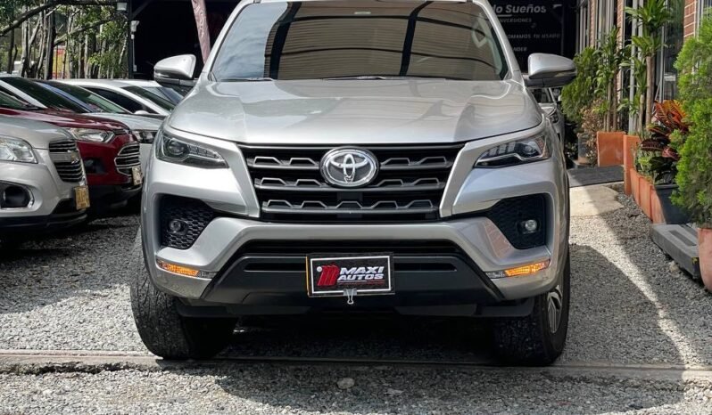 
								TOYOTA FORTUNER SR5 AT DIESEL 4X2 full									