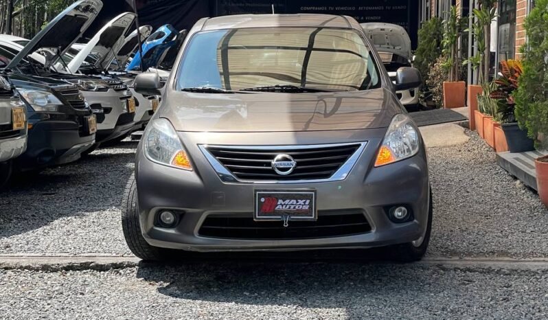 
								NISSAN VERSA ADVANCE MT 1.6 SD full									