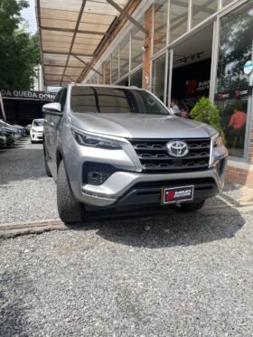 TOYOTA FORTUNER SR5 AT DIESEL 4X2