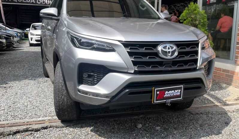 
								TOYOTA FORTUNER SR5 AT DIESEL 4X2 full									