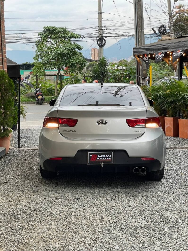 
								KIA CERATO FORTE 1.6L AT full									