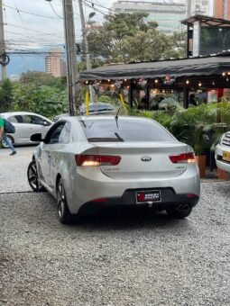 
										KIA CERATO FORTE 1.6L AT full									