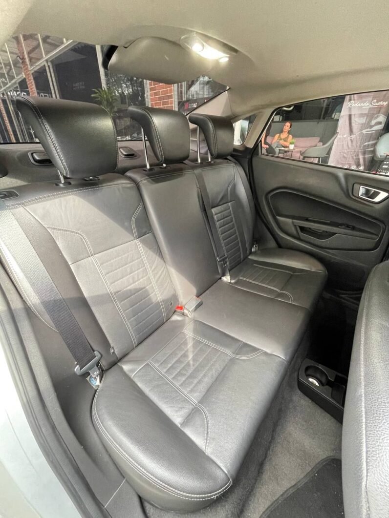 
								FORD FIESTA TITANIUM AT 1.6 full									