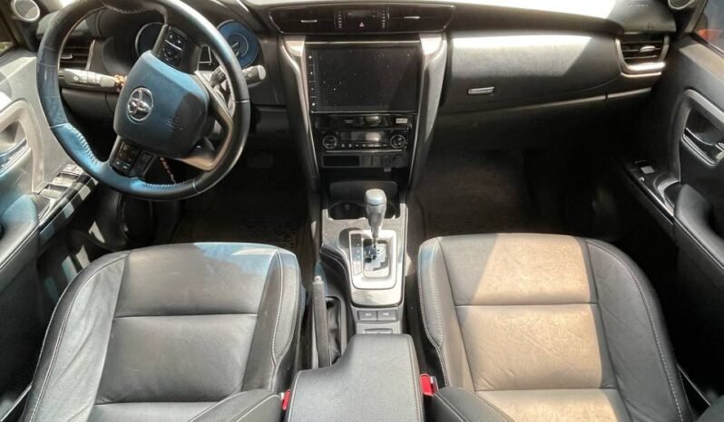 
								TOYOTA FORTUNER SR5 AT DIESEL 4X2 full									