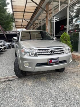 TOYOTA FORTUNER 2.7 4X4 AT 7PTOS GASOL