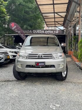 TOYOTA FORTUNER 2.7 4X4 AT 7PTOS GASOL