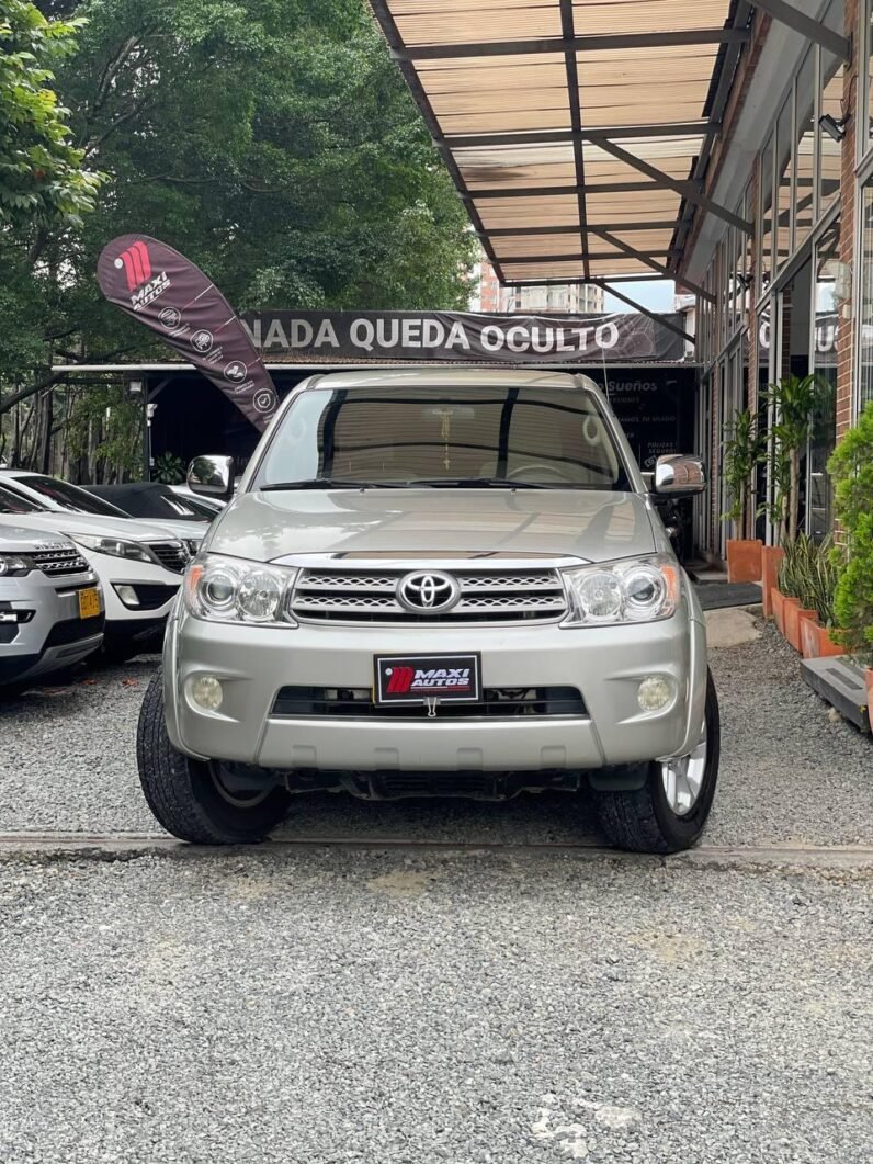 
								TOYOTA FORTUNER 2.7 4X4 AT 7PTOS GASOL full									