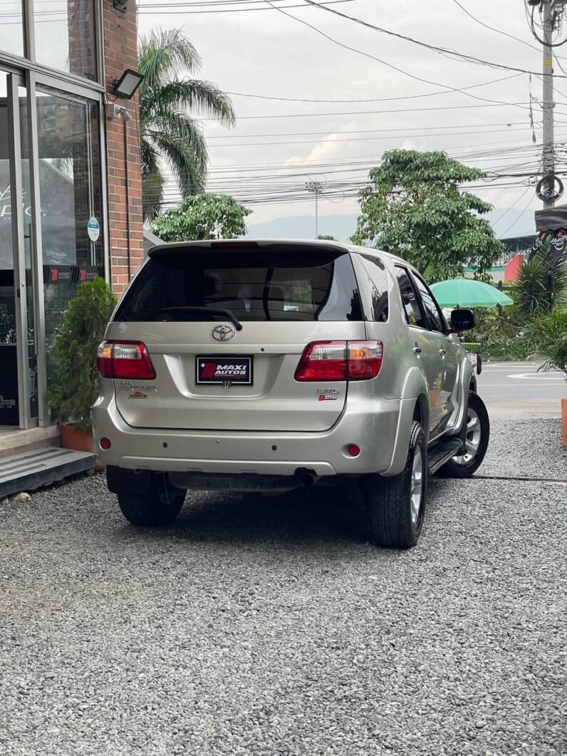 
								TOYOTA FORTUNER 2.7 4X4 AT 7PTOS GASOL full									