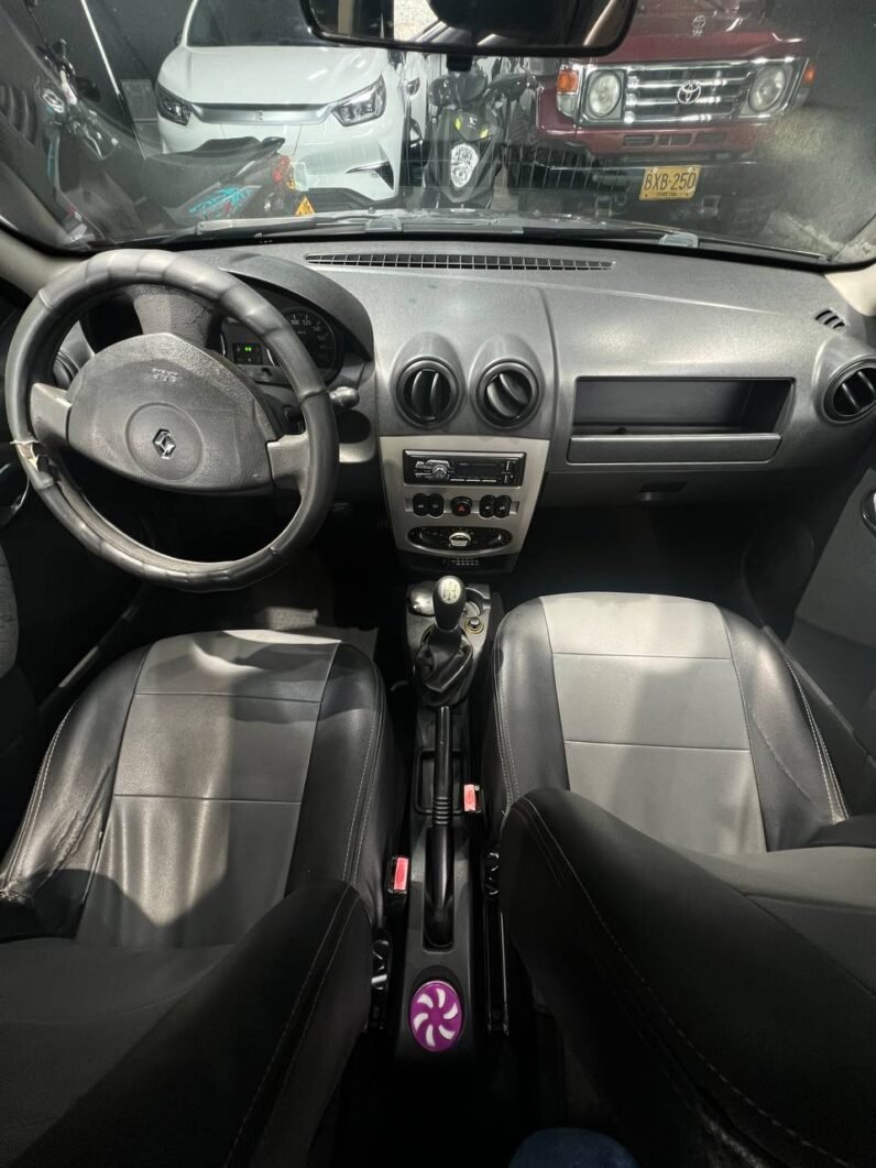 
								RENAULT SANDERO AUTHENTIQUE full									