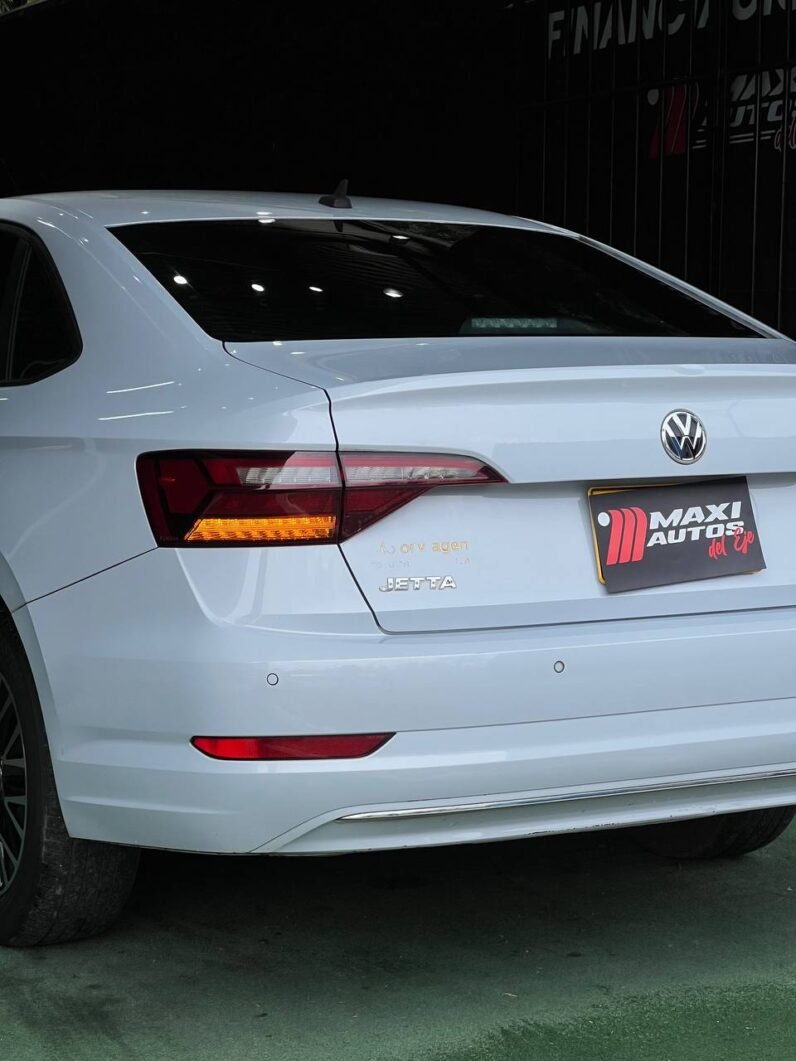 
								VOLKSWAGEN JETTA TSI COMFORTLINE 1.4T MT full									