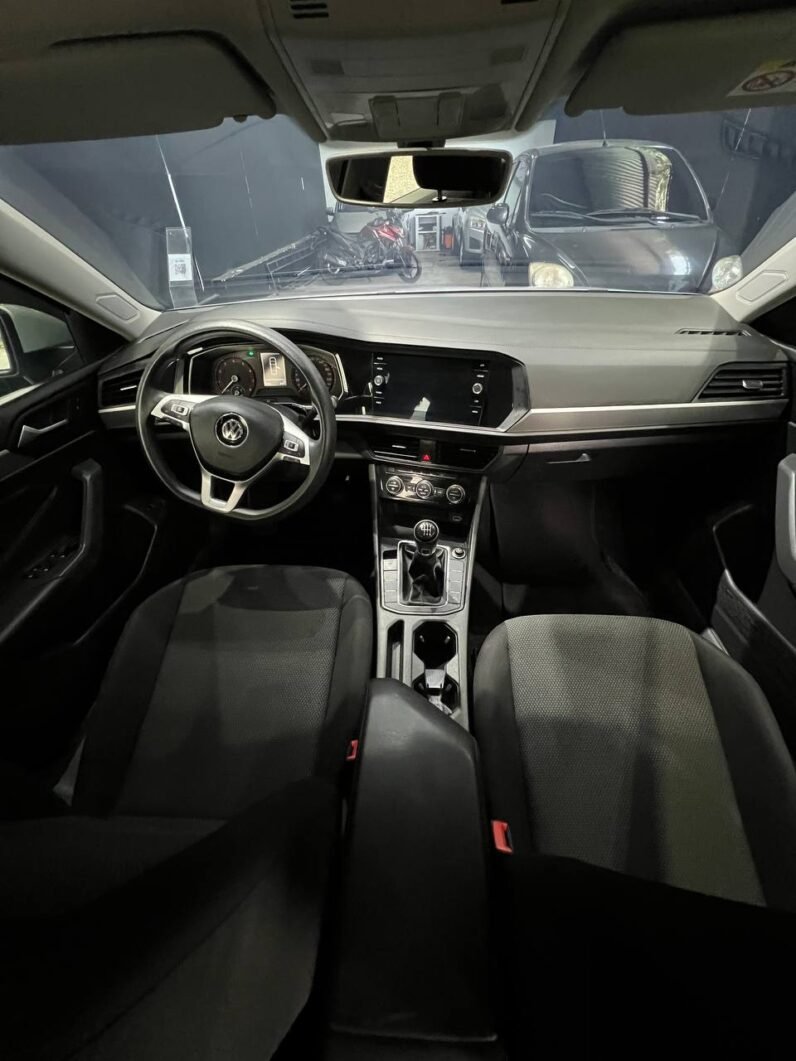 
								VOLKSWAGEN JETTA TSI COMFORTLINE 1.4T MT full									