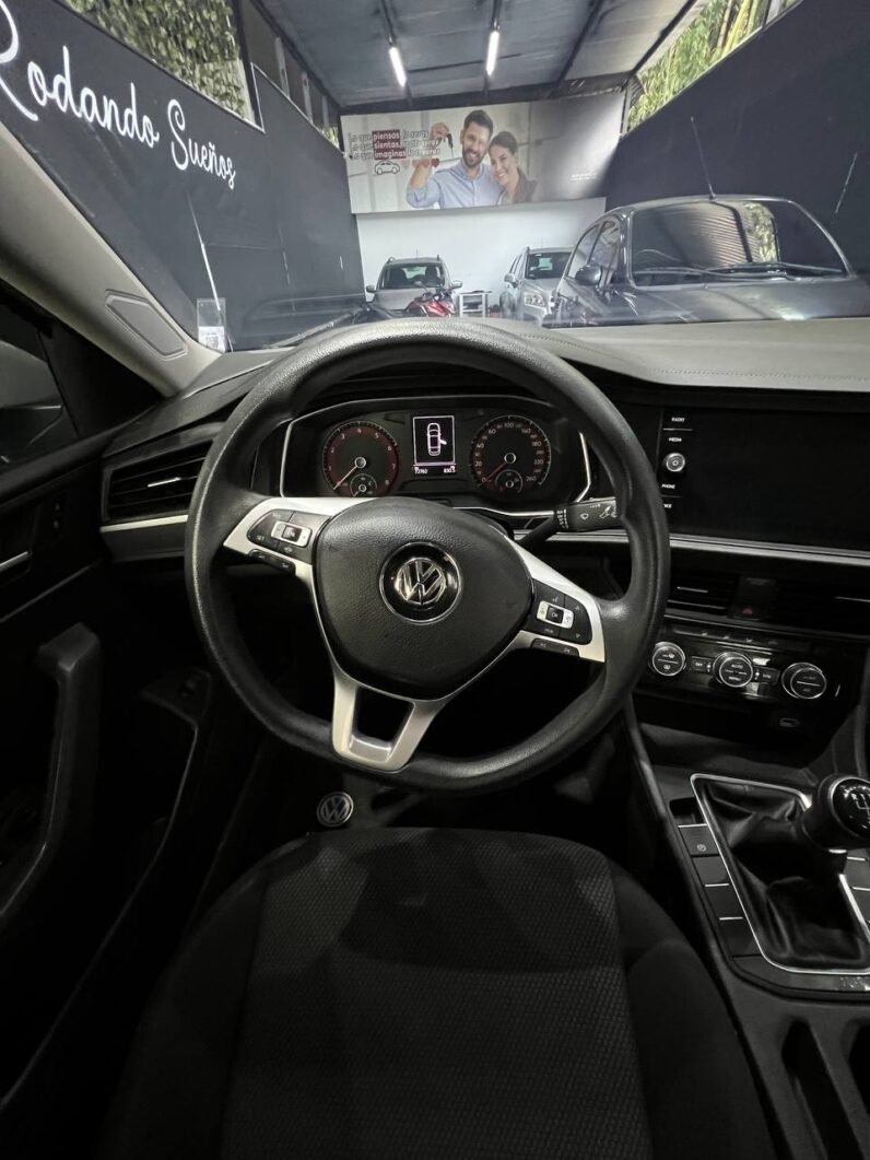 
								VOLKSWAGEN JETTA TSI COMFORTLINE 1.4T MT full									