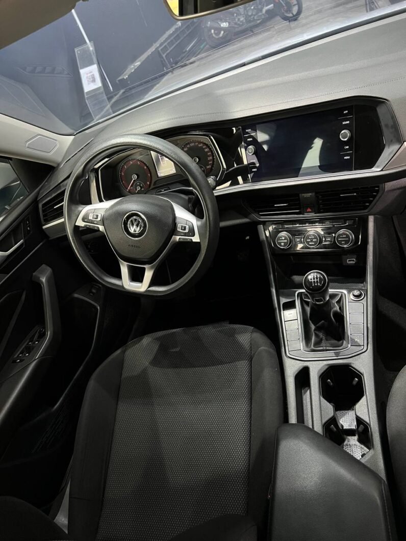 
								VOLKSWAGEN JETTA TSI COMFORTLINE 1.4T MT full									