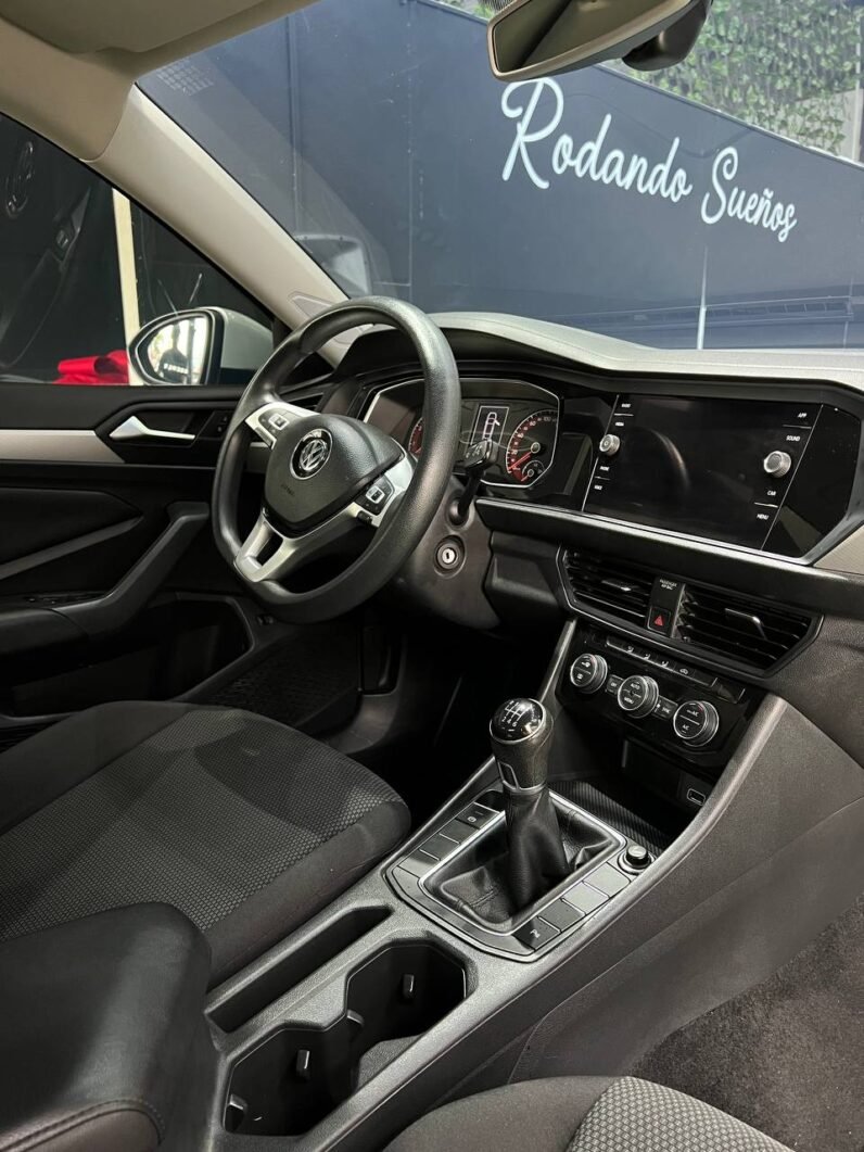 
								VOLKSWAGEN JETTA TSI COMFORTLINE 1.4T MT full									