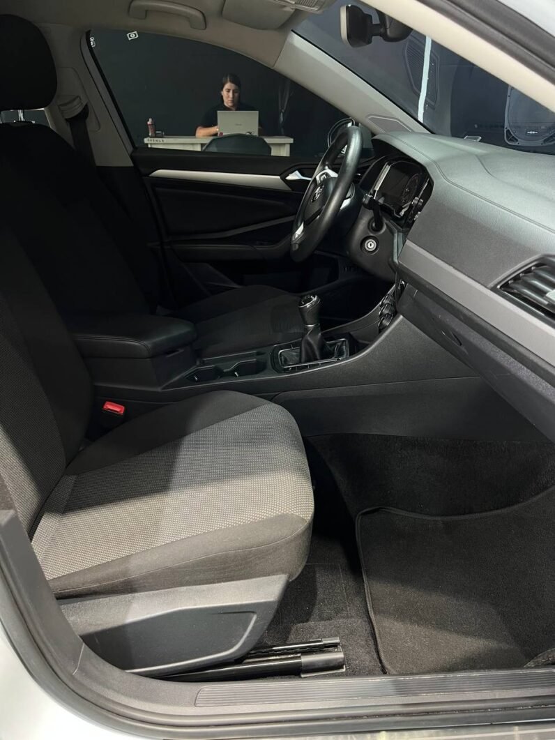 
								VOLKSWAGEN JETTA TSI COMFORTLINE 1.4T MT full									