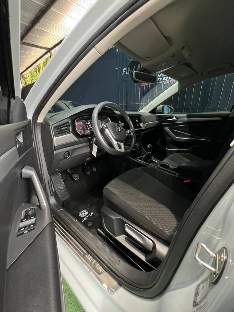 
								VOLKSWAGEN JETTA TSI COMFORTLINE 1.4T MT full									