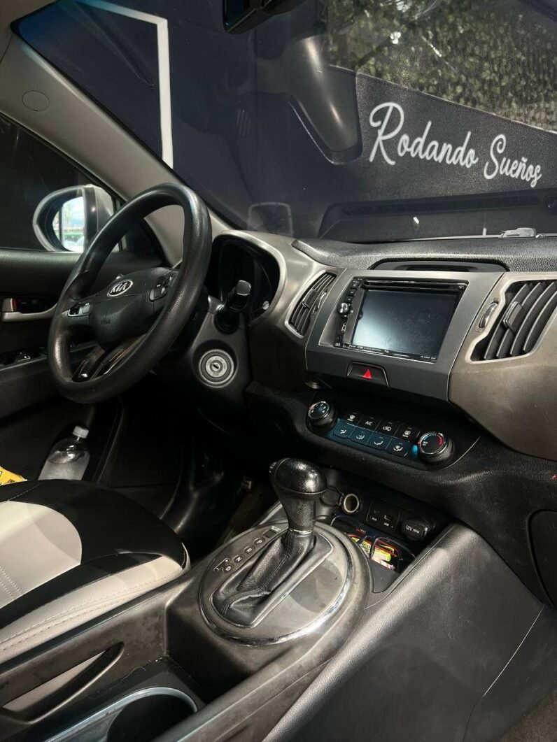 
								KIA SPORTAGE REVOLUTION 2.0 AT 4X2 GASOL full									