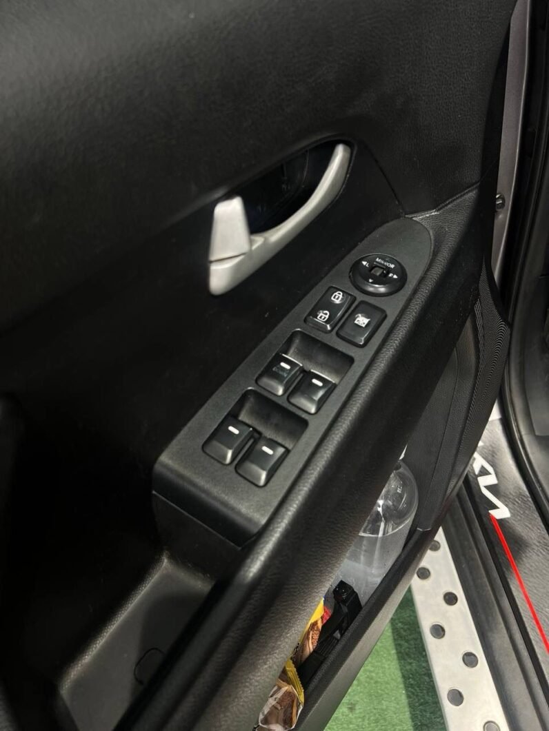 
								KIA SPORTAGE REVOLUTION 2.0 AT 4X2 GASOL full									