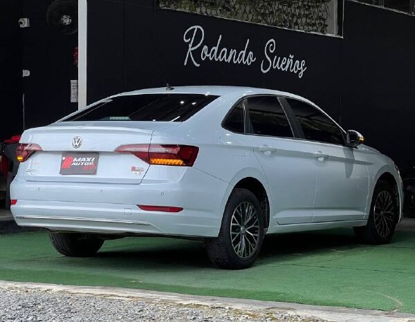 
								VOLKSWAGEN JETTA TSI COMFORTLINE 1.4T MT full									