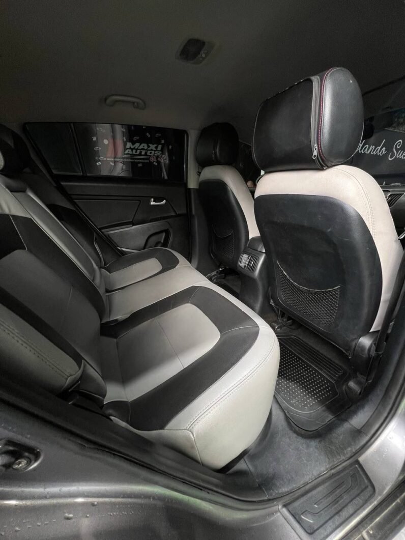 
								KIA SPORTAGE REVOLUTION 2.0 AT 4X2 GASOL full									