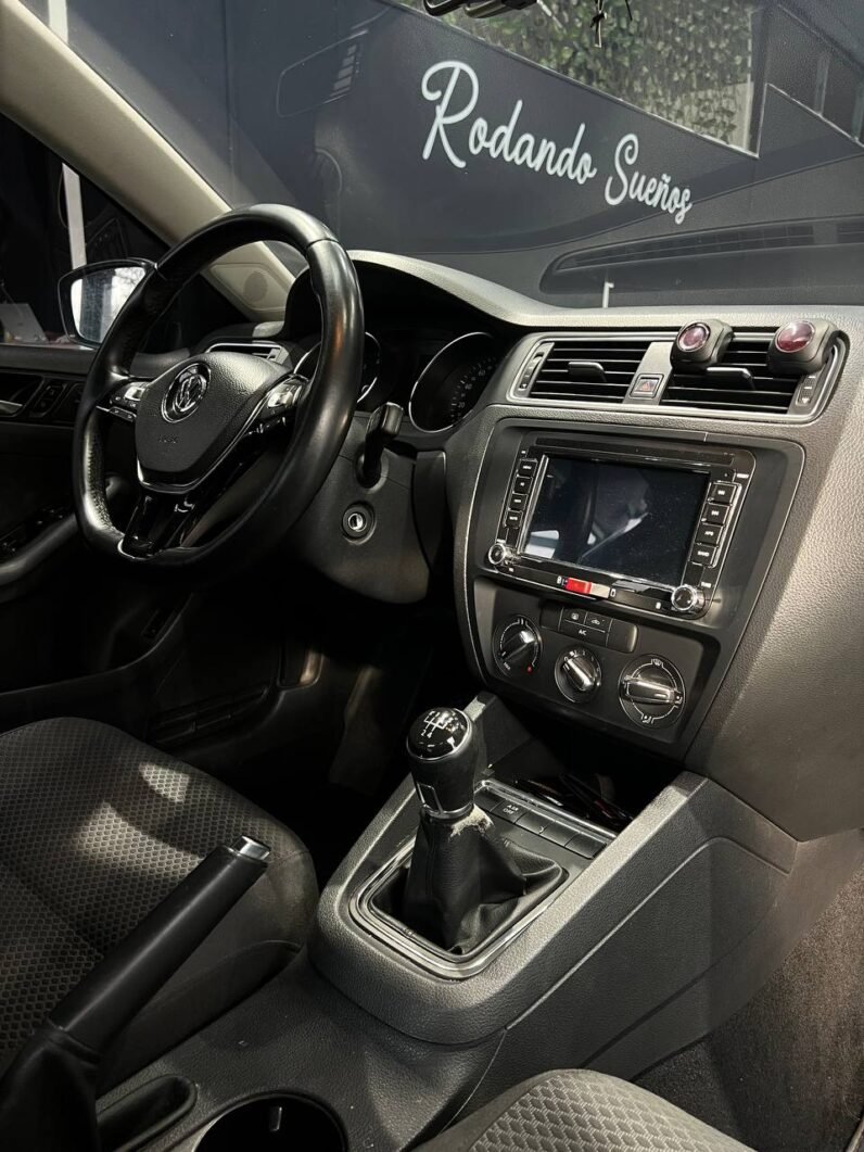
								VOLKSWAGEN NEW JETTA COMFORTLINE AT 2.0 SD full									