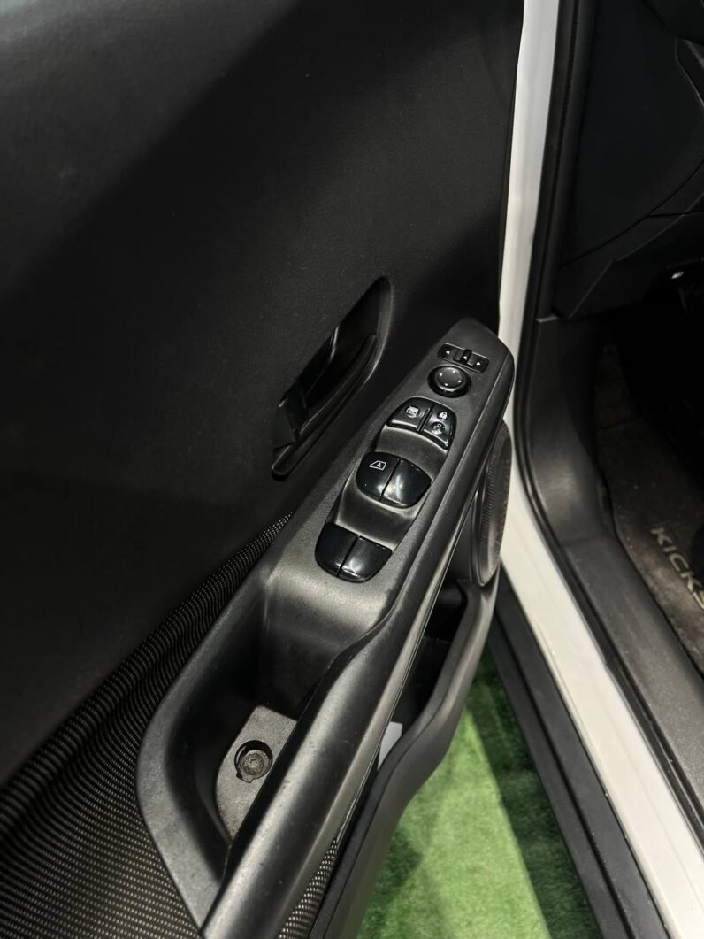 
								NISSAN KICKS SENSE 1.6L MT full									