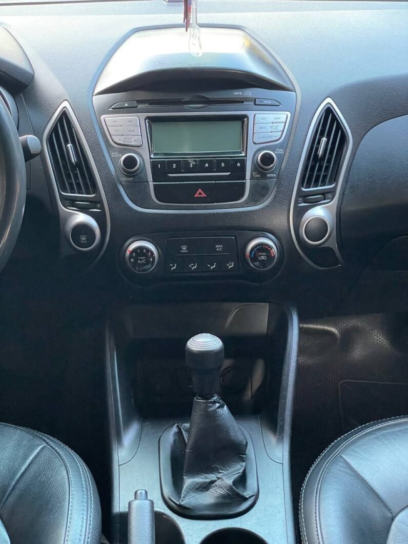 
								HYUNDAI TUCSON IX35 GL MT 2.0 4X4 GASOLINA full									