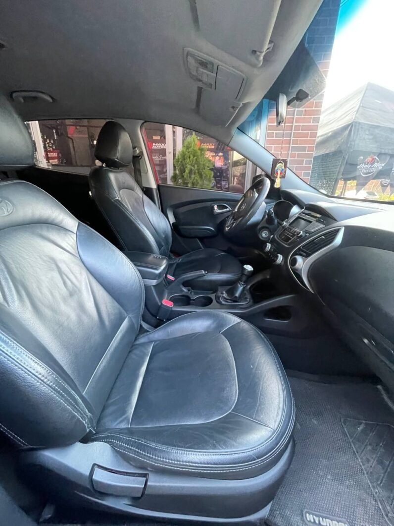 
								HYUNDAI TUCSON IX35 GL MT 2.0 4X4 GASOLINA full									