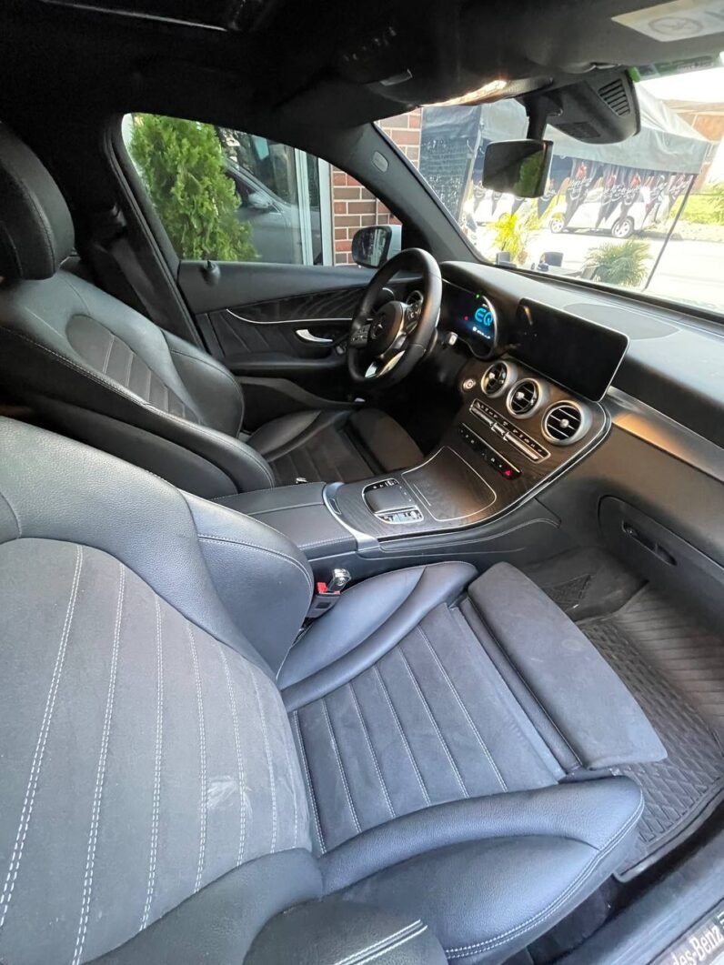 
								MERCEDES-BENZ GLC 300 HIBRIDA 2.0L AT full									