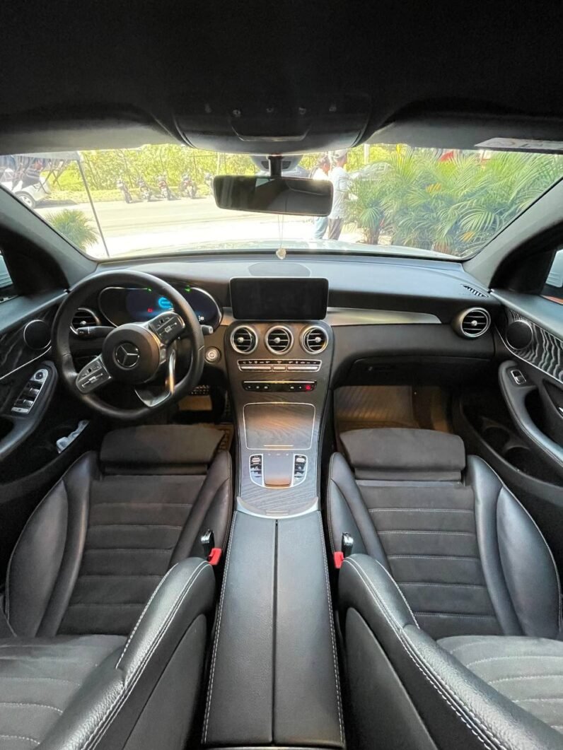 
								MERCEDES-BENZ GLC 300 HIBRIDA 2.0L AT full									