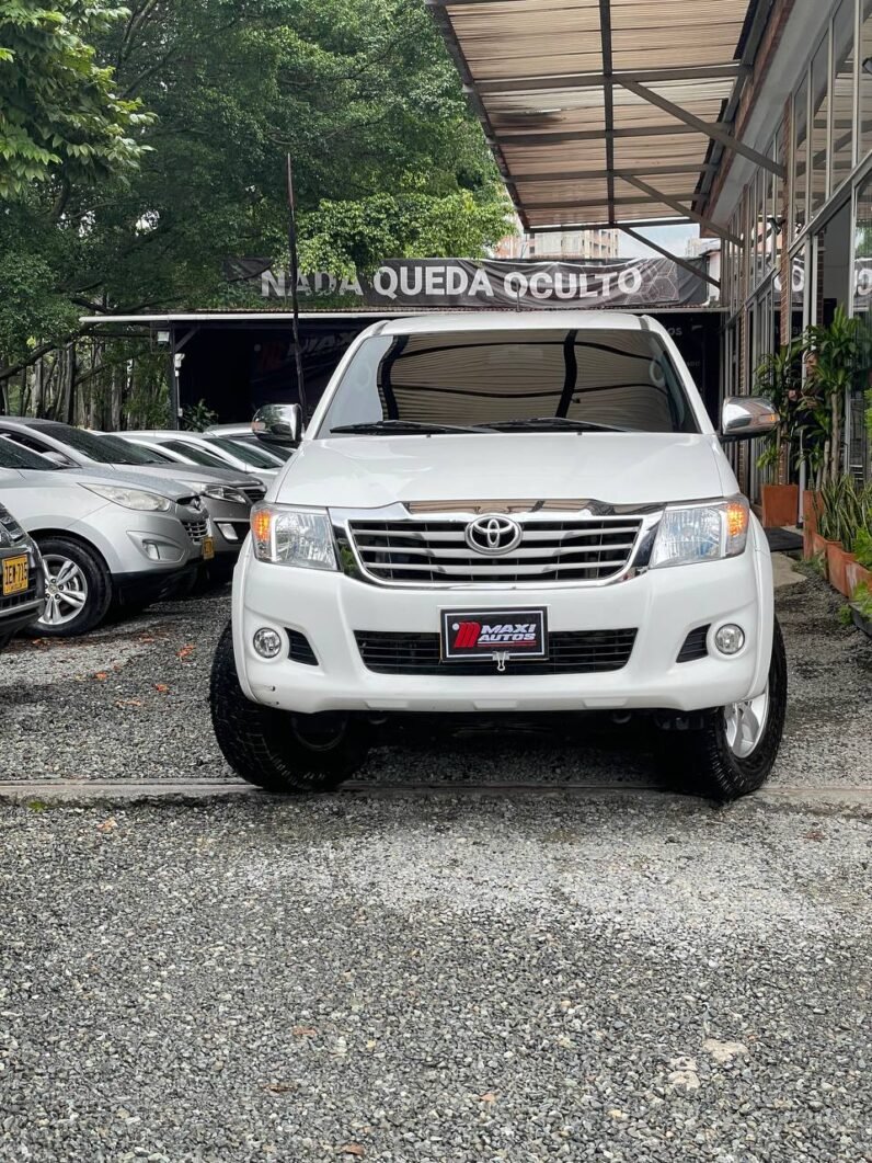 
								TOYOTA HILUX 2.7 MT 4×4 GASOLINA full									