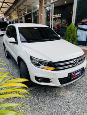 VOLKSWAGEN TIGUAN TRENDLINE AT 2.0T 7PTOS 4X4