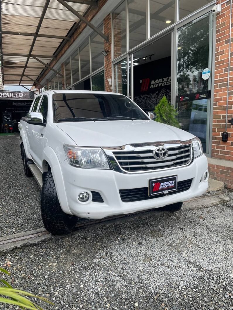 
								TOYOTA HILUX 2.7 MT 4×4 GASOLINA full									