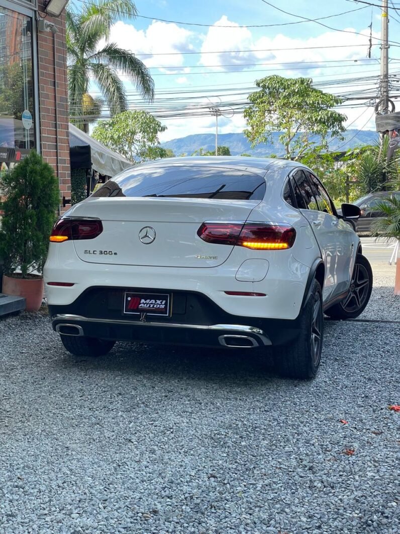 
								MERCEDES-BENZ GLC 300 HIBRIDA 2.0L AT full									