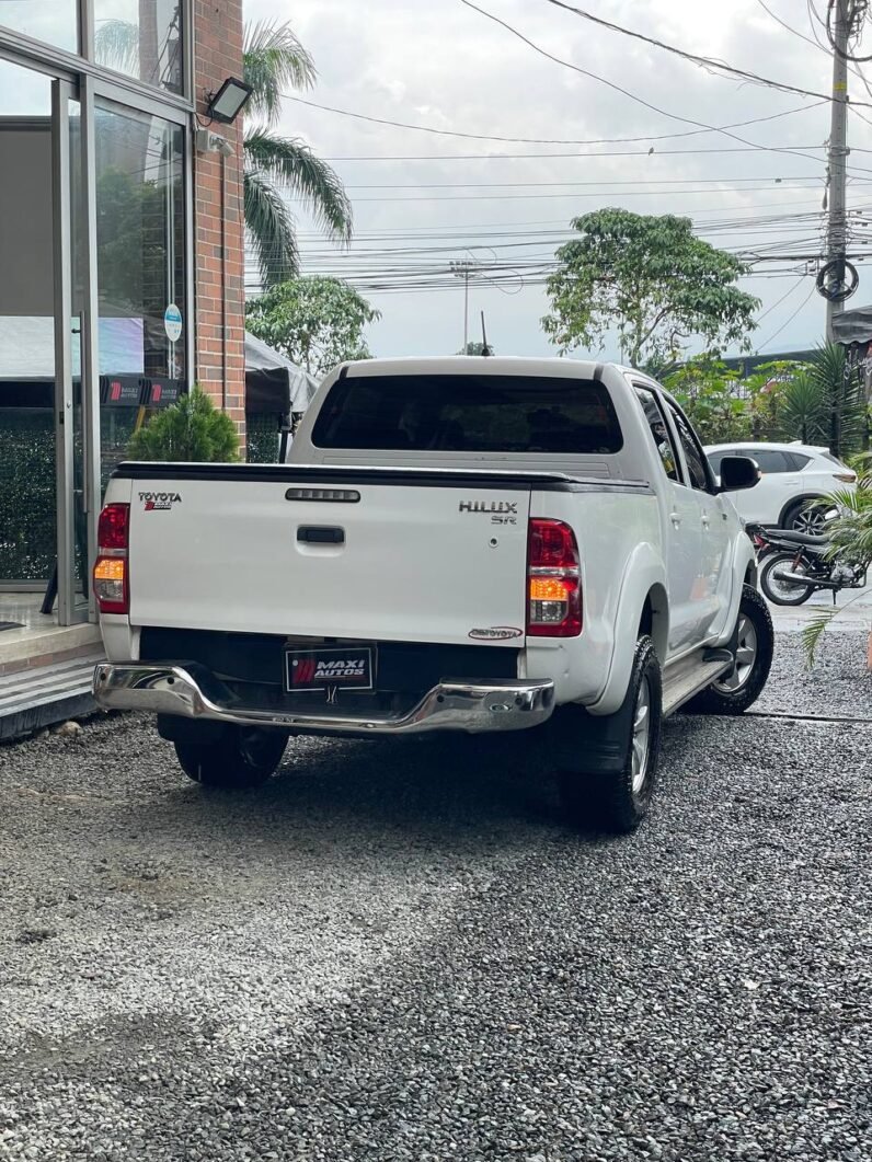 
								TOYOTA HILUX 2.7 MT 4×4 GASOLINA full									