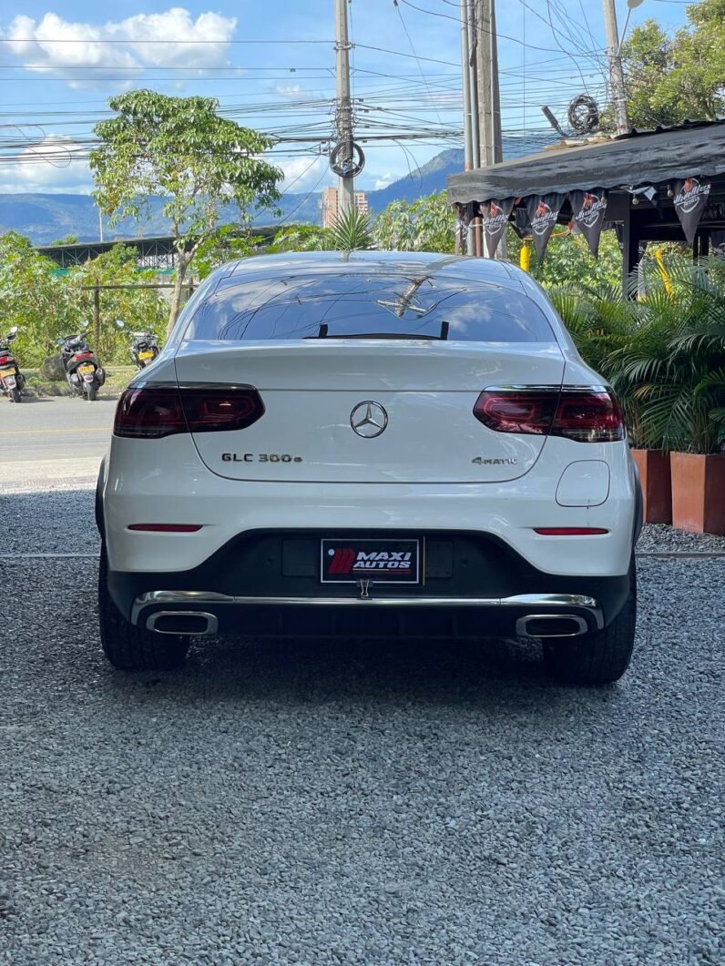 
								MERCEDES-BENZ GLC 300 HIBRIDA 2.0L AT full									