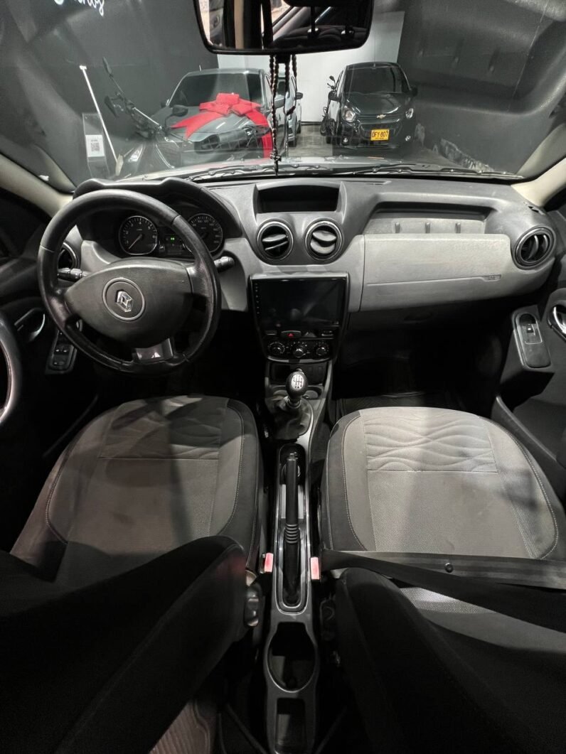 
								RENAULT DUSTER DYNAMIQUE 2.O MT 4X2 full									