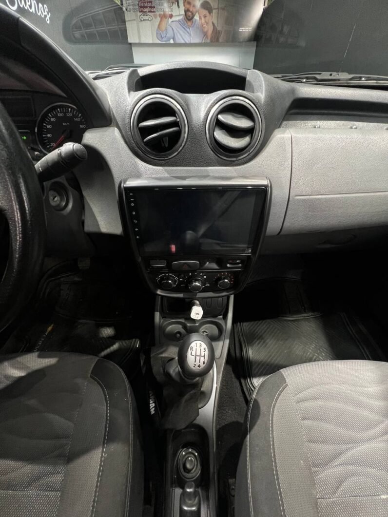 
								RENAULT DUSTER DYNAMIQUE 2.O MT 4X2 full									