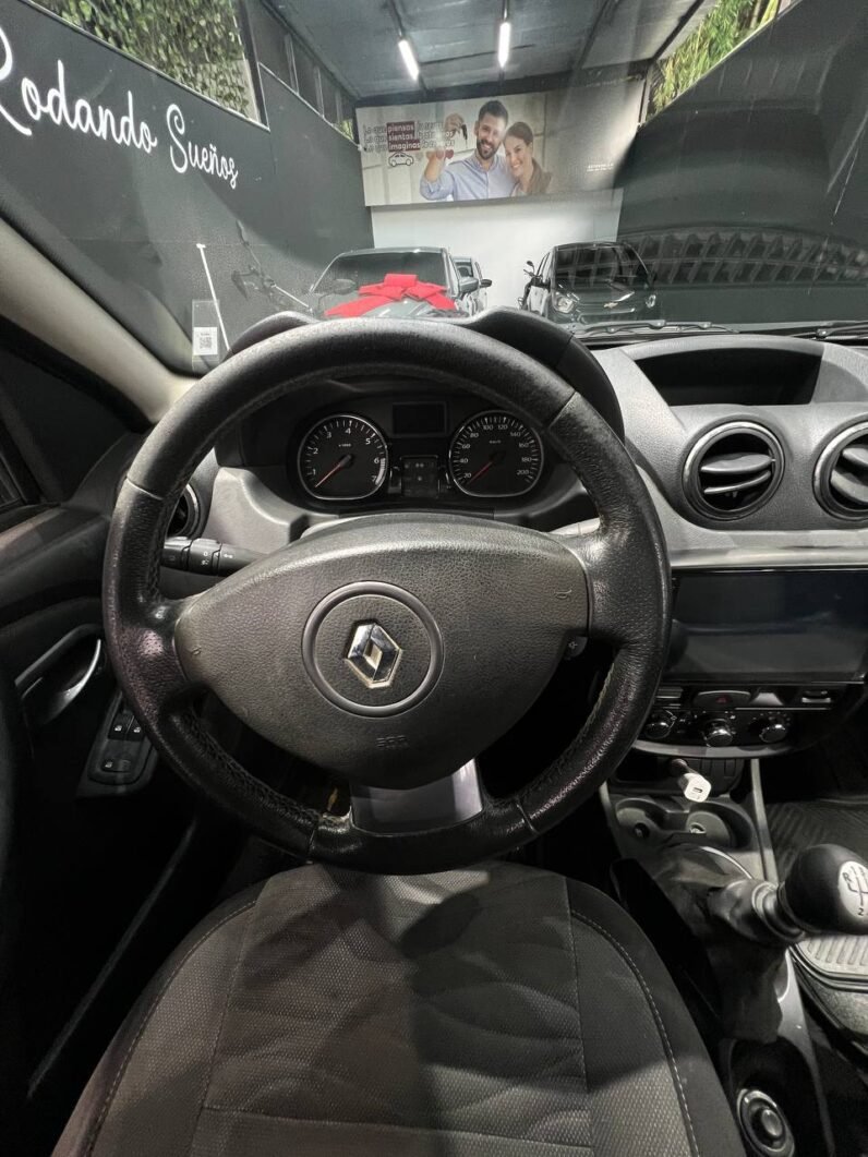 
								RENAULT DUSTER DYNAMIQUE 2.O MT 4X2 full									